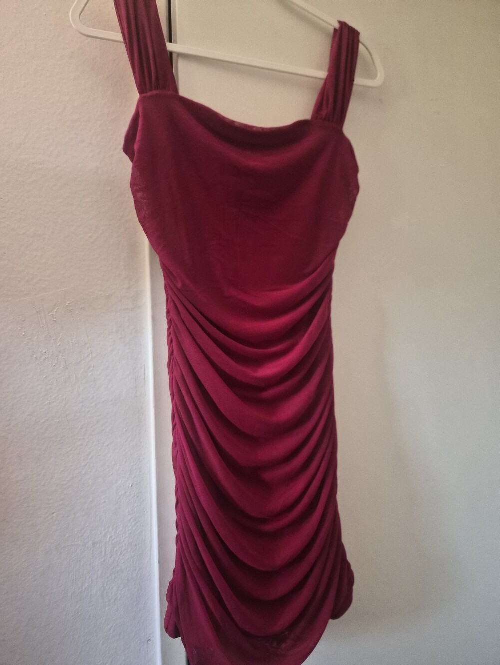 Elegant Ruched Sleeveless Dress in Burgundy